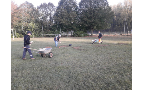 Un peu mieux le terrain de Cauvigny. Merci à la Municipalité.